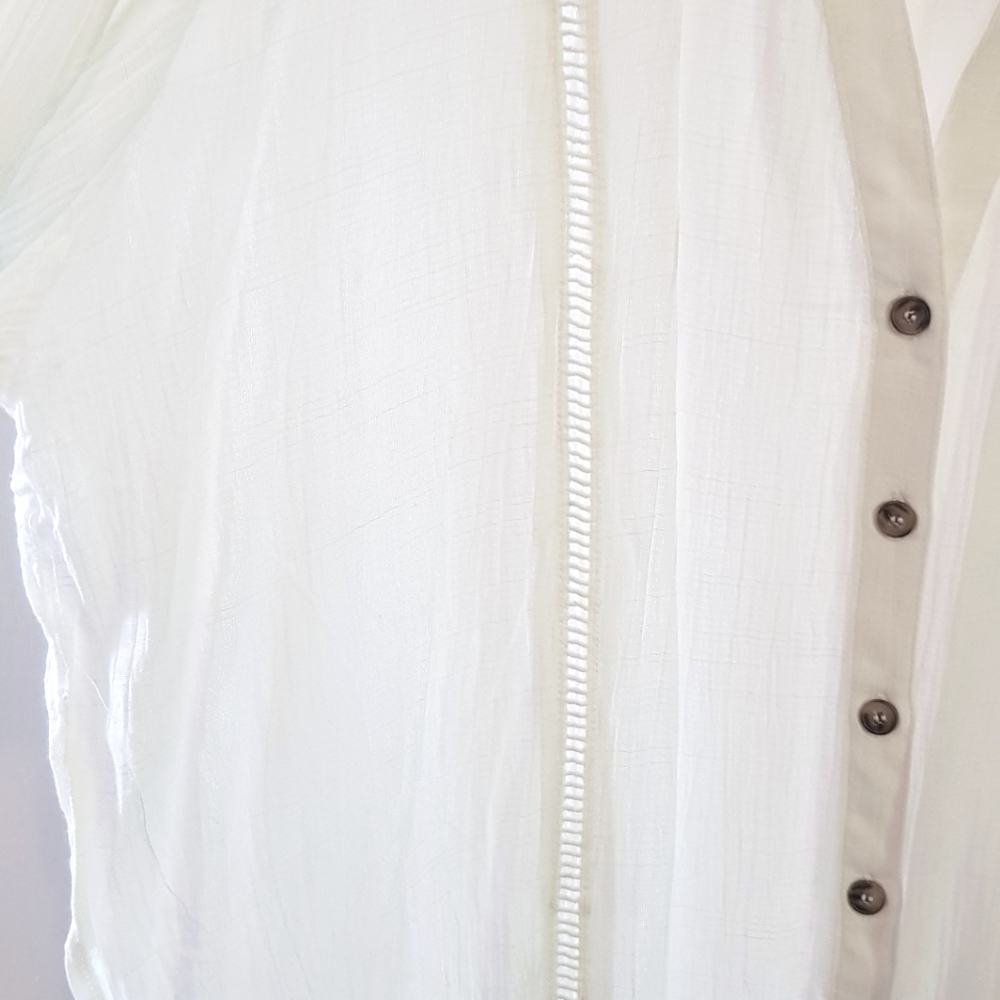 Beautiful white blouse - Picture 7 of 8